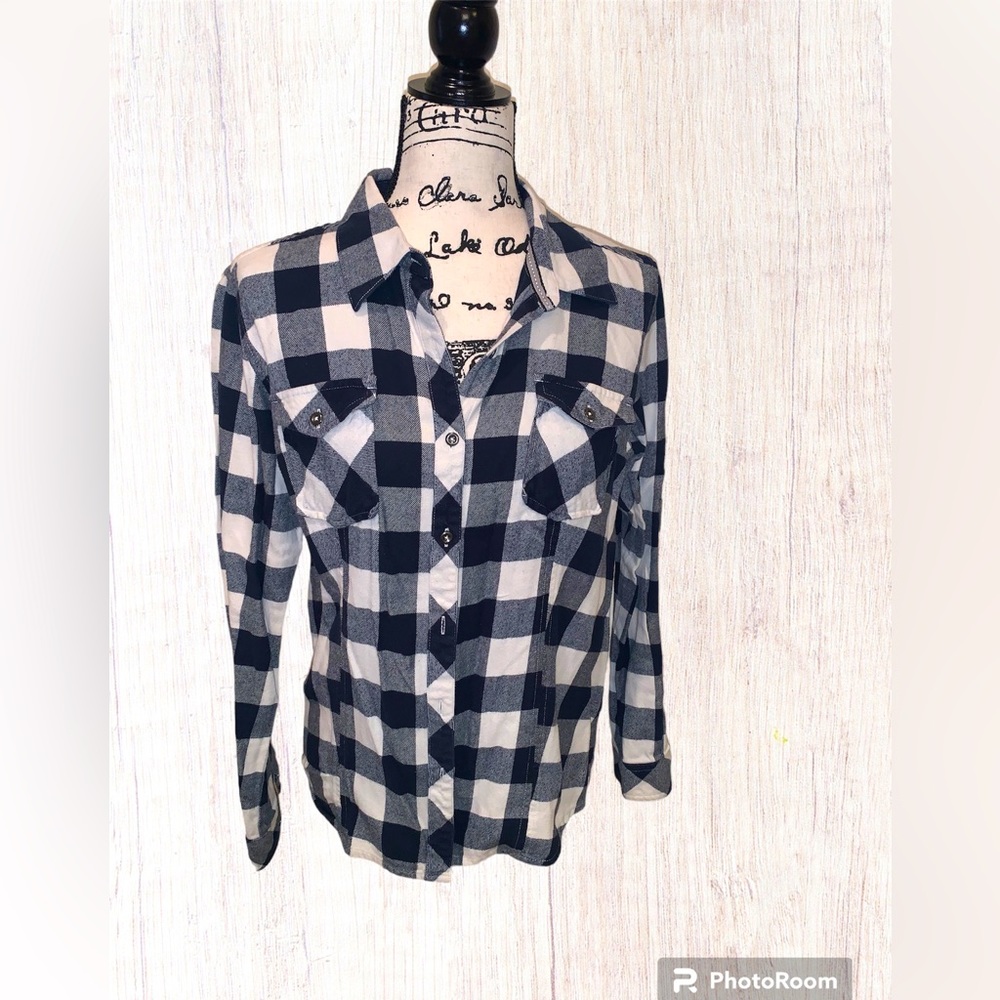 Natural Reflections black & white buffalo check flannel shirt . Size large